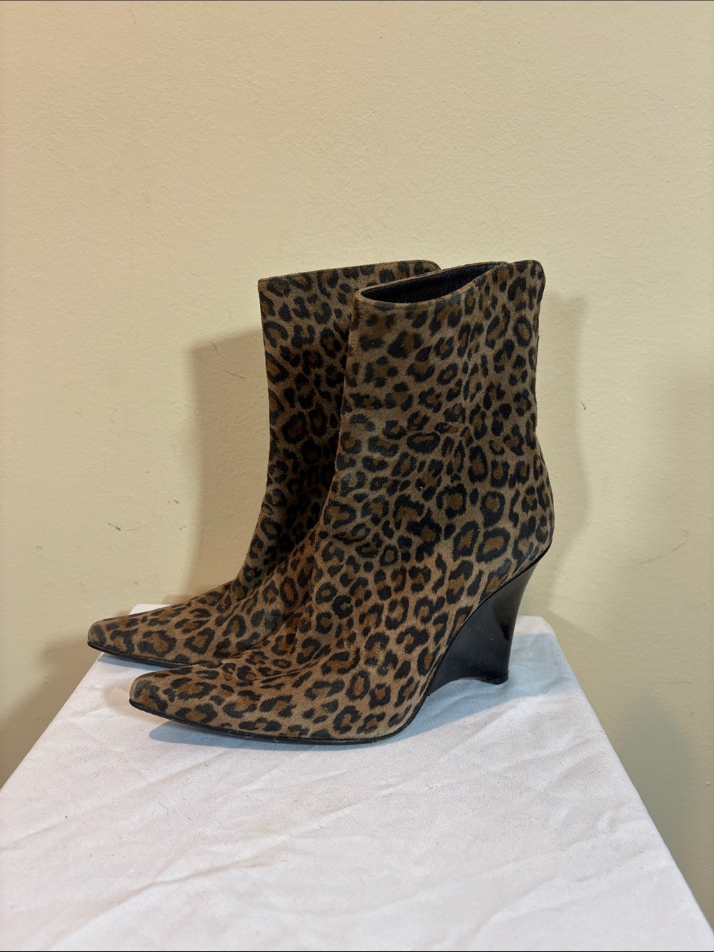 Vintage Stuart Weitzman Leopard Print Pointed-Toe Ankle Boots